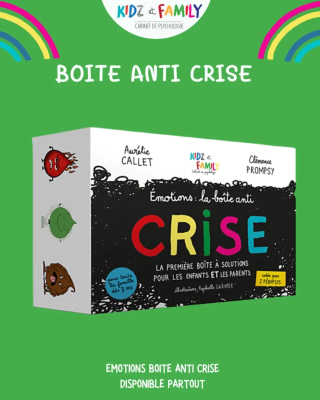 💙ÉMOTIONS : LA BOÎTE ANTI CRISE

💙 Vous en avez assez de l’ambiance familiale qui règne chez vous ? Des cris, des négociations et des incompréhensions permanentes ? La boîte anticrise est faite pour vous !
Ce coffret est unique car
1) il a été conçu par deux PEDOPSYS et 2) il prend en compte les besoins des enfants mais AUSSI ceux des parents. C’est la première fois qu’un tel outil est pensé pour apaiser les tensions d’une famille durablement.

🩷Pour relever concrètement ce challenge, cette boîte participative comprend :

· Le livret de 328 pages, qui vous permet de comprendre le rôle de chaque émotion, ainsi que les besoins qui se cachent sous les conflits. Vous y découvrirez les astuces de ces deux spécialistes de la famille pour remettre un cadre simple et bienveillant dans votre maison ;

· Les 141 cartes anti crise, dont 36 cartes d’activité pour permettre le retour au calme de vos enfants, 63 cartes besoin pour identifier et communiquer vos besoins clairement et 42 cartes cherche & trouve pour diagnostiquer ce qui est à l’origine des conflits et les régler durablement ;

· Les 6 affiches pédagogiques qui ont été imprimées pour vous faciliter la vie.

❤️Cette boîte s’utilise soit : au quotidien en autonomie par l’enfant ou en famille, en jeu de société en famille, ou encore par tous les professionnels qui travaillent auprès de familles.

🧡Avec la boîte anticrise, apprenez à communiquer vos besoins et vos émotions afin de retrouver l’harmonie et le cadre dont vous rêvez pour votre famille.

couverture @melaniepennec
illustrations @garnierraphaelle
éditée chez @tredaniel_bienvivre
#boiteanticrise #kidzetfamily #émotions #parents #parentalité enfants psychologie crises outils
